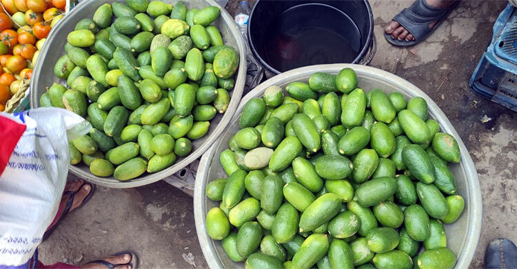 রমজান এলেই লেবু আপেল হয়ে যায়